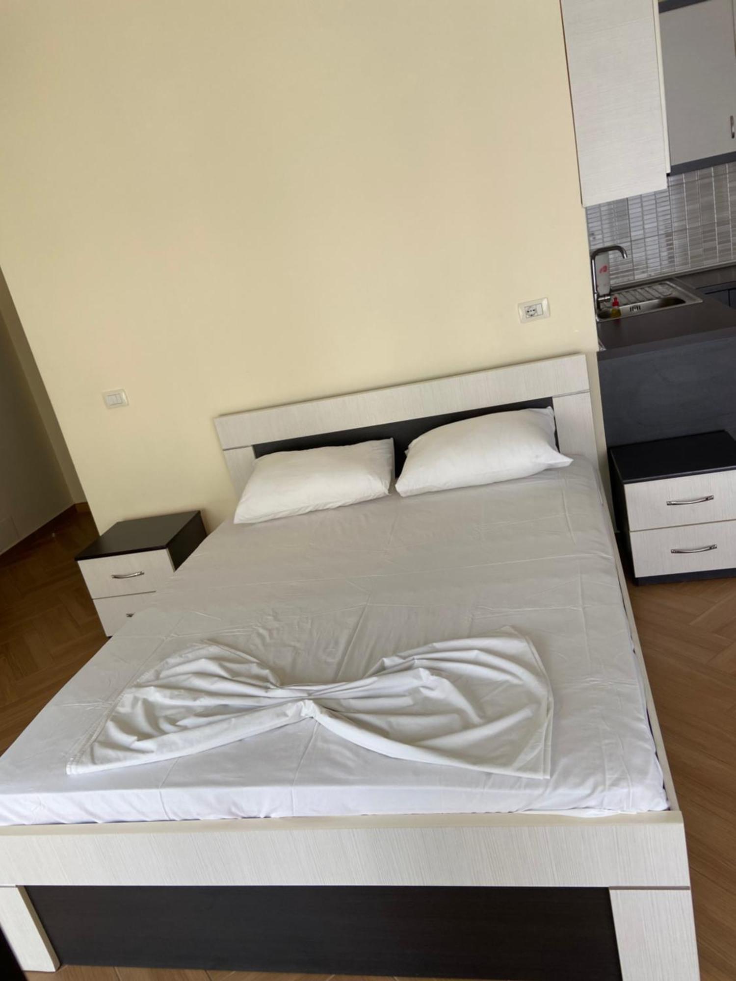 Ari * Vlorë